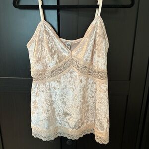 Satin baby pink lace tank top. Size: Large